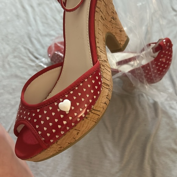 SUPER CUTE! - Picture 3 of 3